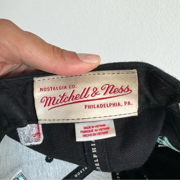 Vintage Vancouver Grizzlies NBA Basketball Logo 7 Adjustable Black/ Blue Hat Cap - Picture 11 of 12